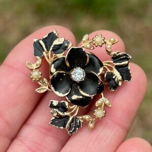 Lovely Vintage Art Deco Black Enamel Floral Brooch!